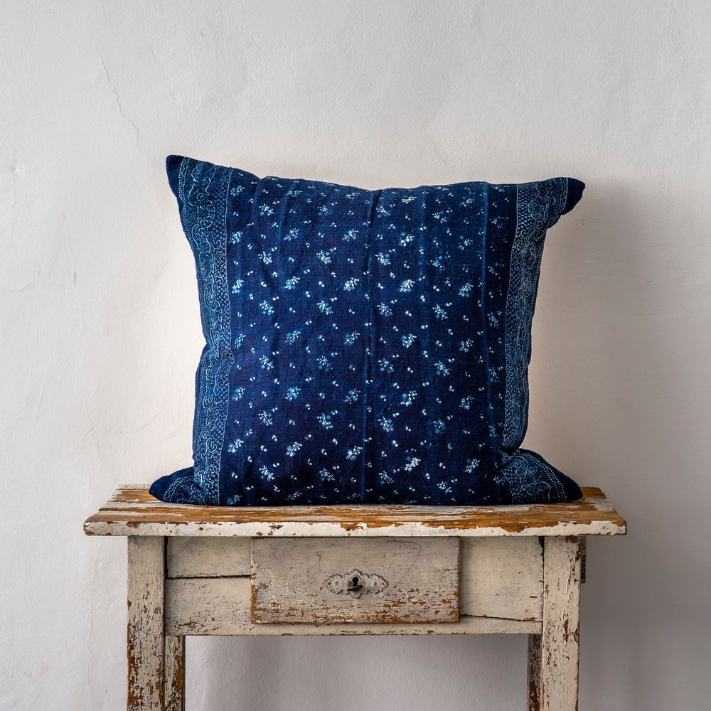 Couettes et oreillers  - Coussin en tissu de chanvre hongrois tissé à la main - LINEAGE BOTANICA - THE ART OF WELLBEING