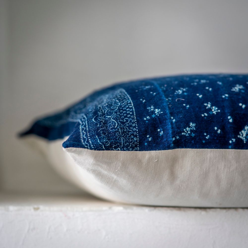 Couettes et oreillers  - Coussin en tissu de chanvre hongrois tissé à la main - LINEAGE BOTANICA - THE ART OF WELLBEING