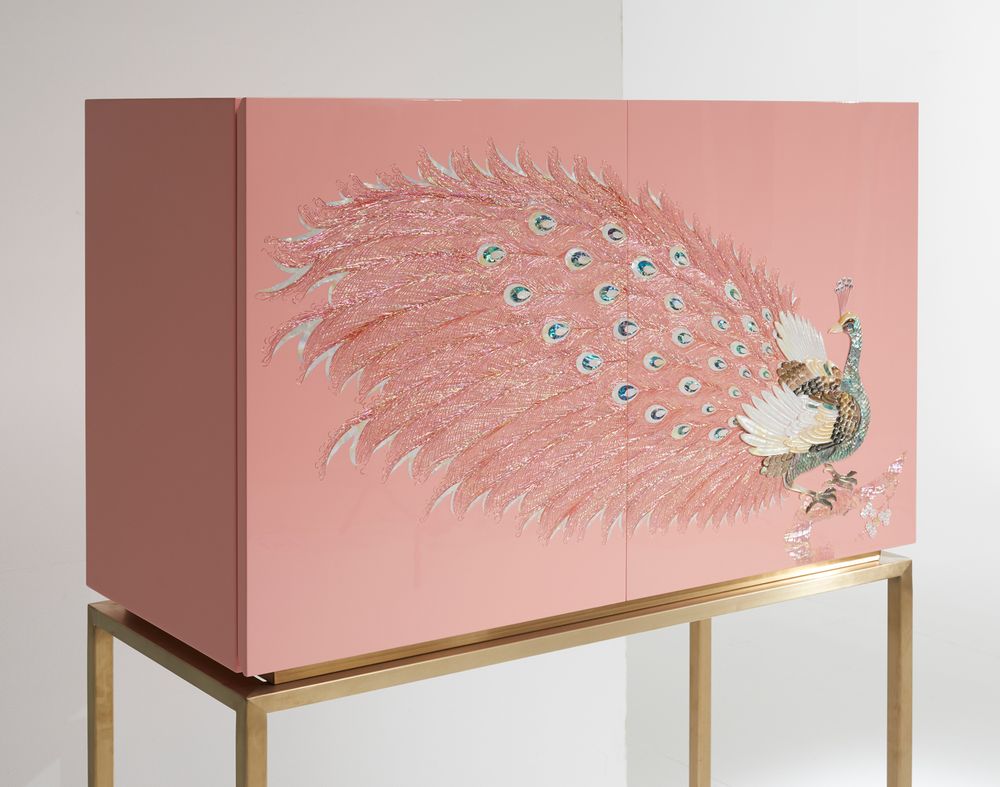 Consoles - ROSE PAON, Armoire à pieds en nacre dorée - ARIJIAN