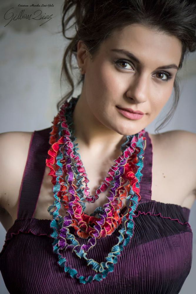 Bijoux - Collier textile plissé, comme un Tourbillon - MONIKA LINE-GOLZ