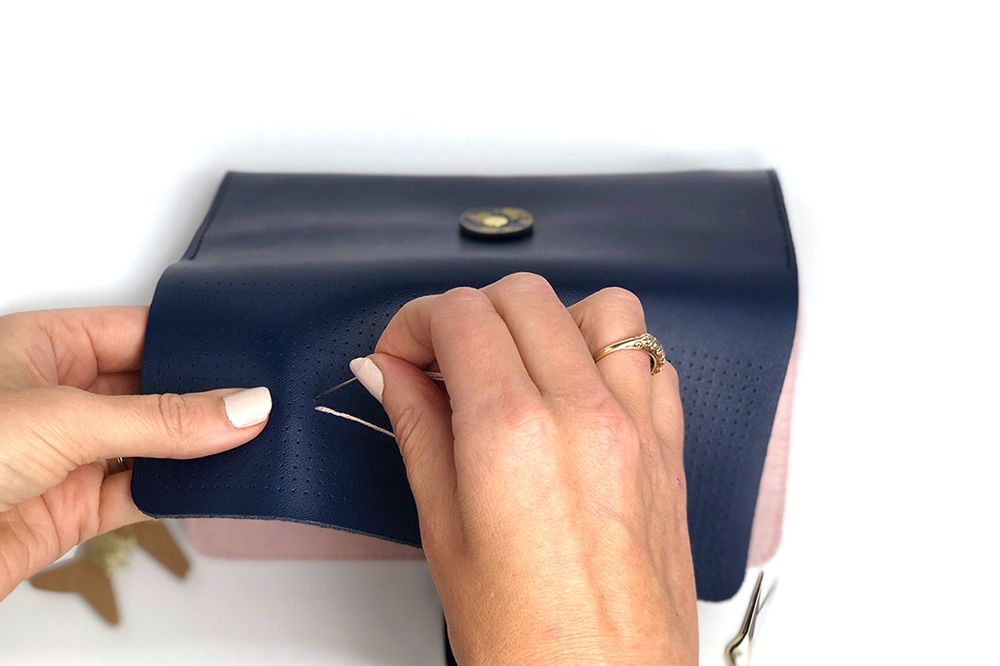 Travel accessories - Stitch Travel Jewellery Wrap - CHASING THREADS