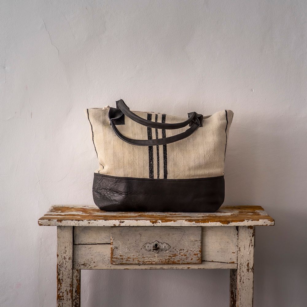 Bags and totes - Bag: Handwoven antique Hungarian hemp - LINEAGE BOTANICA - THE ART OF WELLBEING