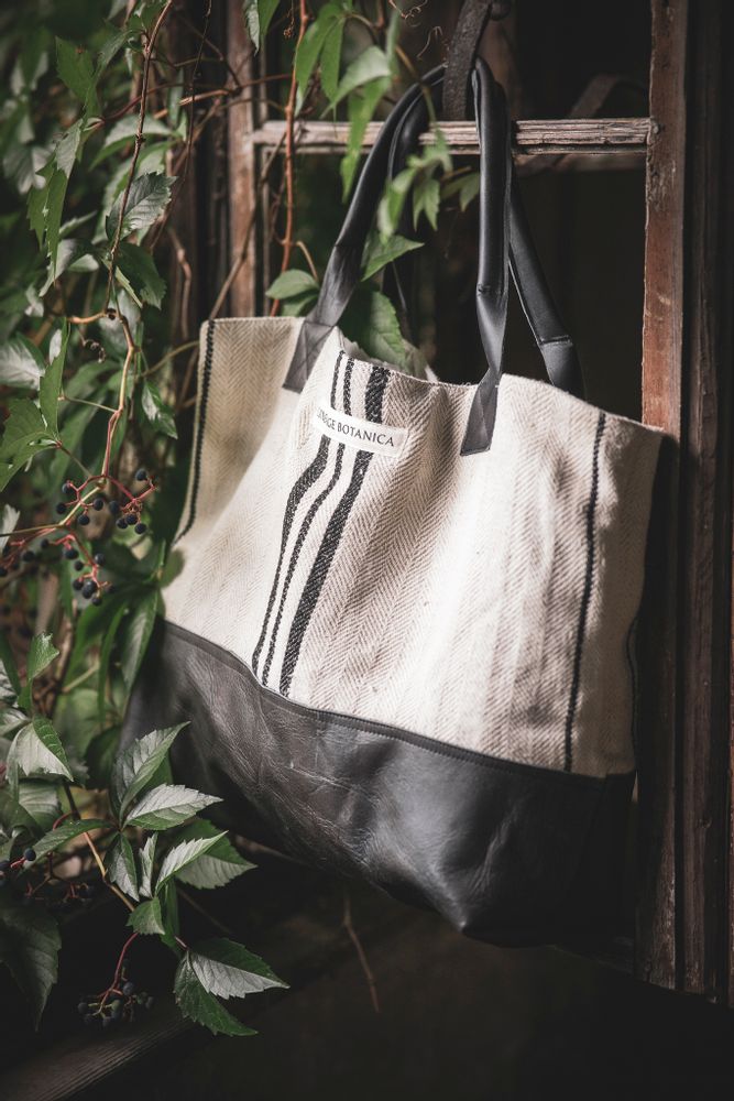 Bags and totes - Bag: Handwoven antique Hungarian hemp - LINEAGE BOTANICA - THE ART OF WELLBEING