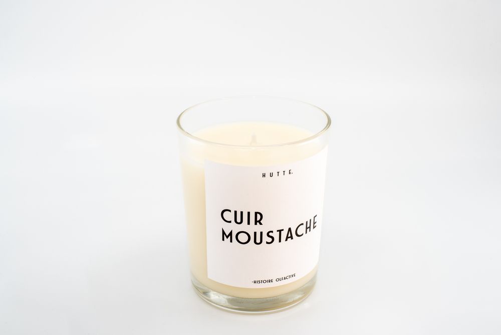 Objets de décoration - BOUGIE PARFUMÉE, CUIR MOUSTACHE - H U T T E