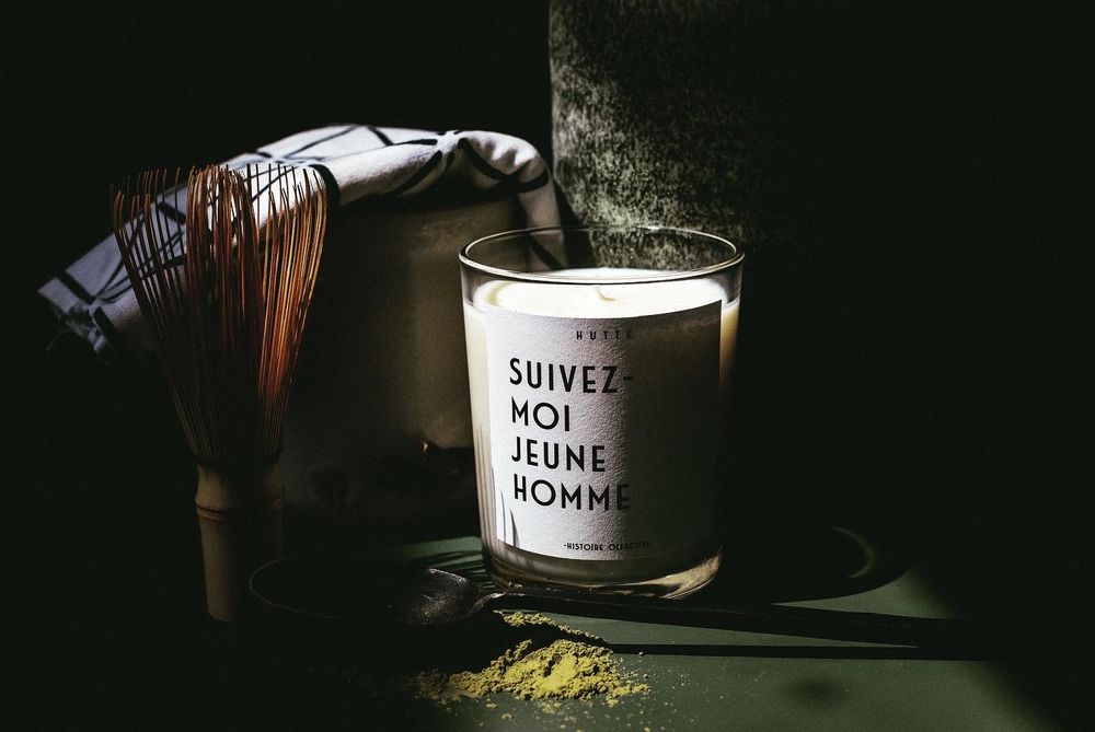Objets de décoration - BOUGIE PARFUMÉE, PIPE ET TOURNE DISQUE - H U T T E