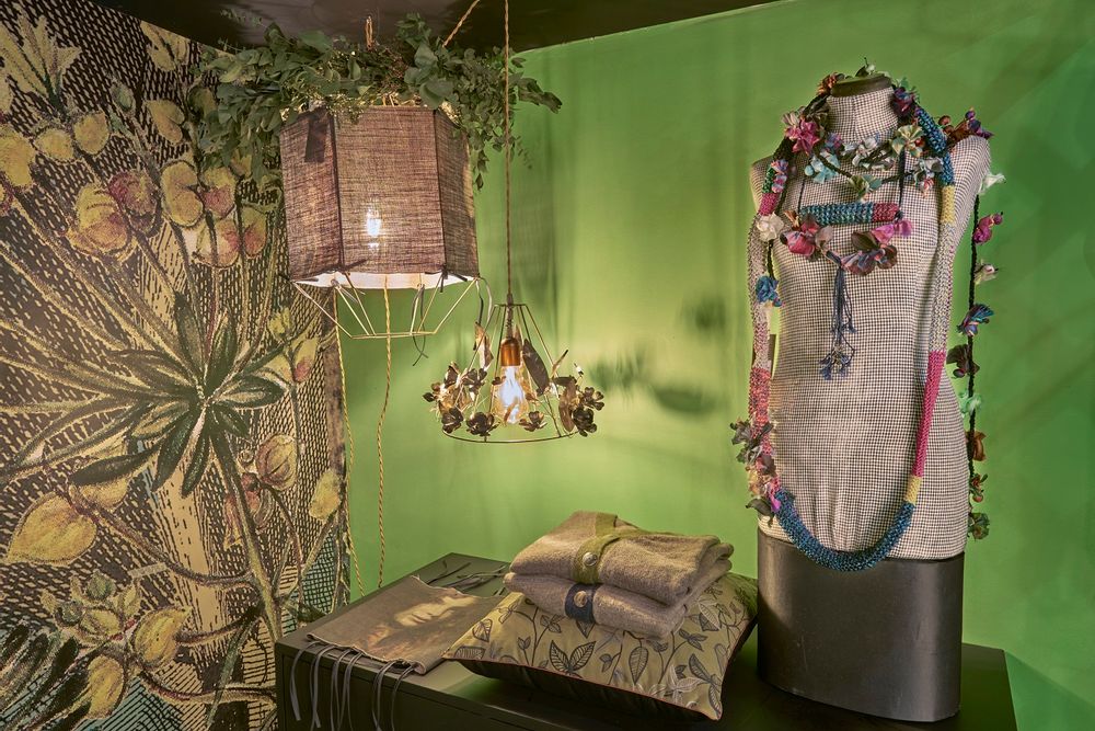 Design objects - Lamp Tipy Gold Mini Gold Roses - TRACES OF ME