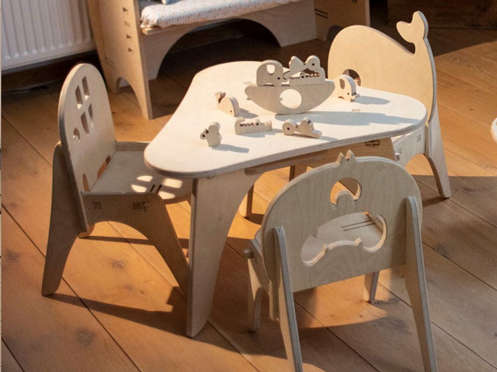 Children's tables and chairs - 1 table and 3 children's chairs - ELYSTA