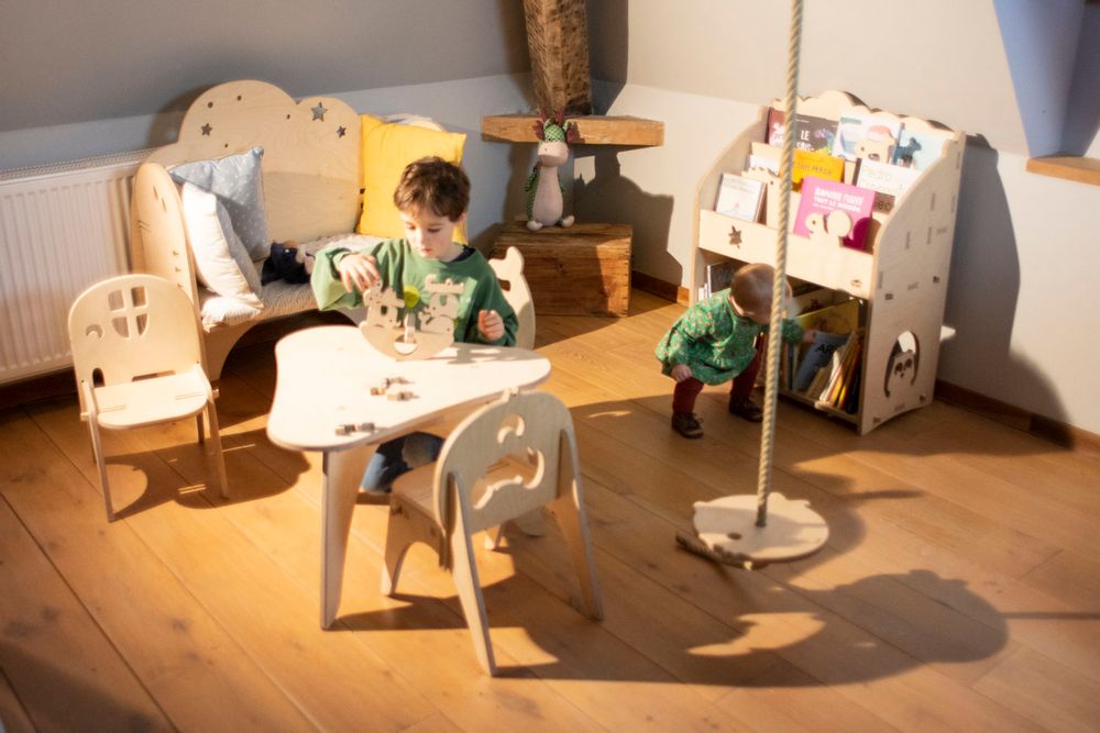 Children's tables and chairs - 1 table and 3 children's chairs - ELYSTA