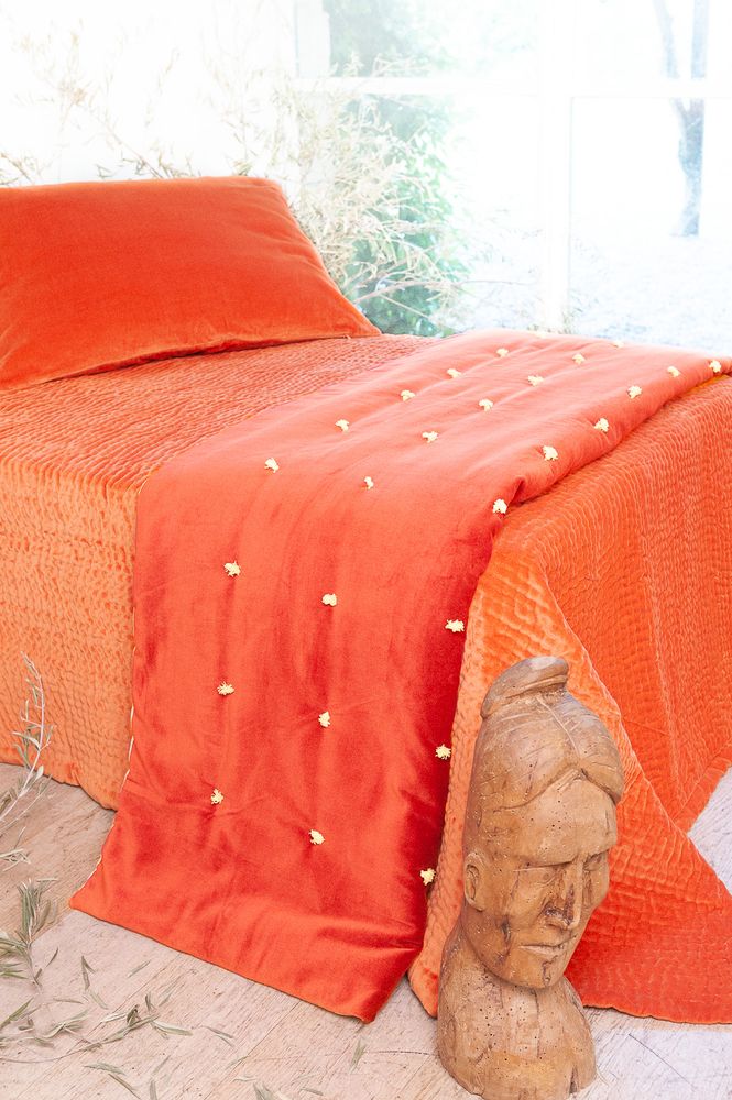 Plaids - Bout de lit matelassé en velours de coton Vague - EN FIL D'INDIENNE...