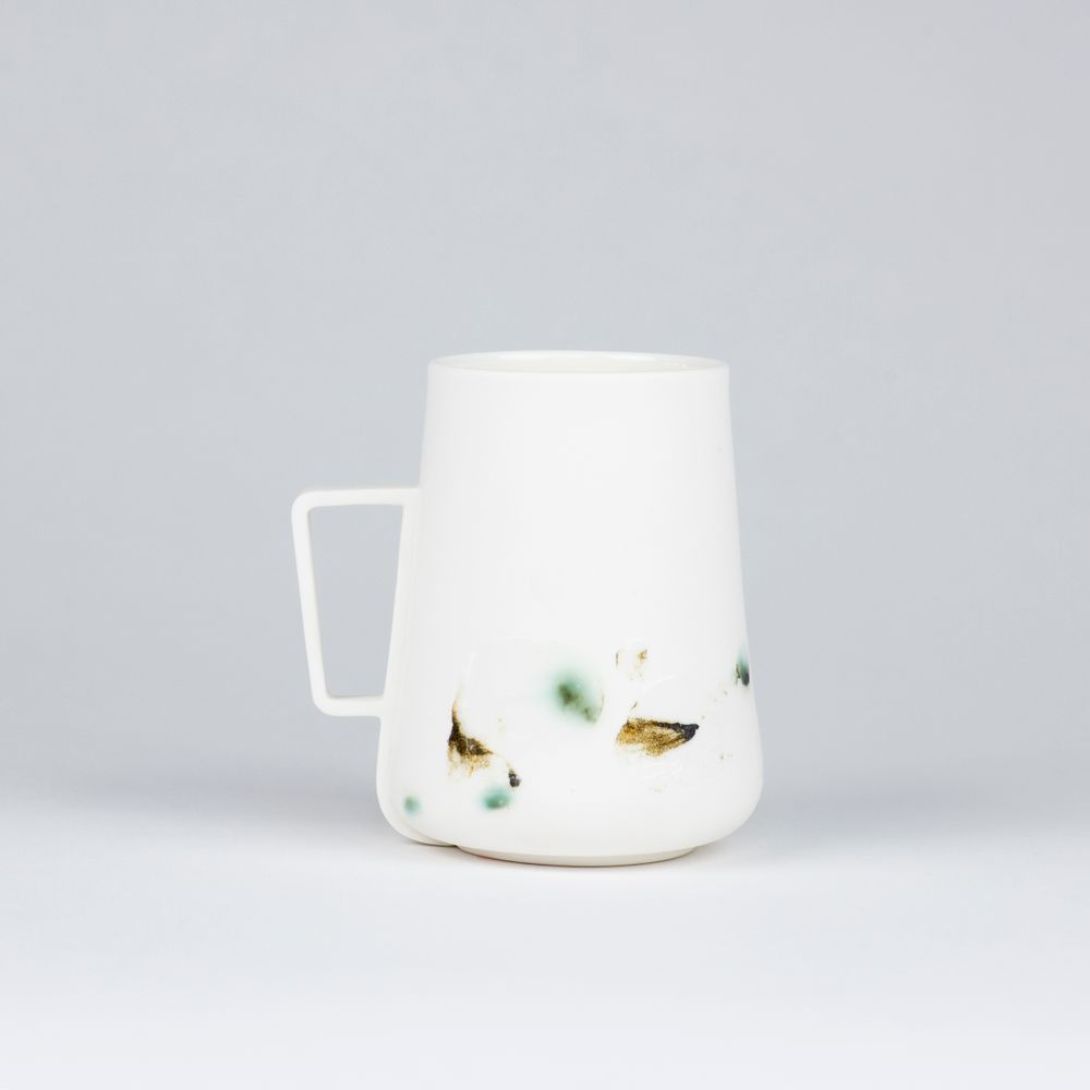 Ceramic - OPGEROLD large mug - STUDIO INEKE VAN DER WERFF