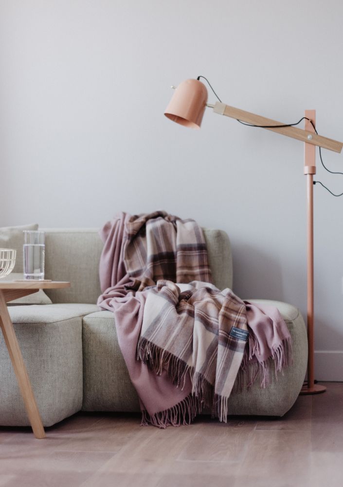 Plaids - Couverture en laine d'agneau in Stewart Natural Dress Tartan. - THE TARTAN BLANKET CO.