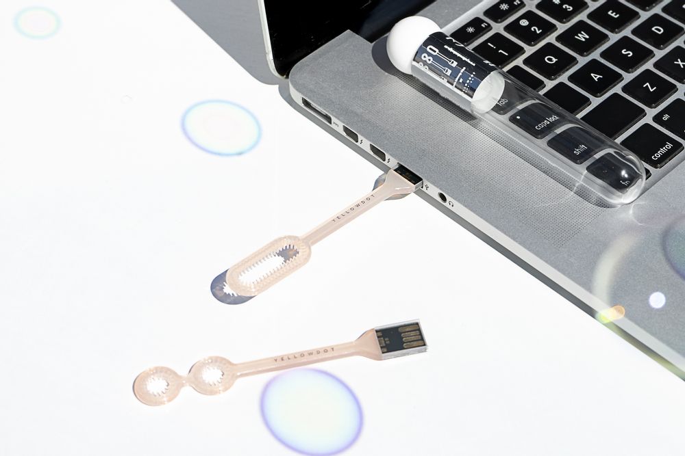 Cadeaux - Clé mémoire Bubble | Clé USB | Quartz rose 32 Go - YELLOWDOT DESIGN STUDIO