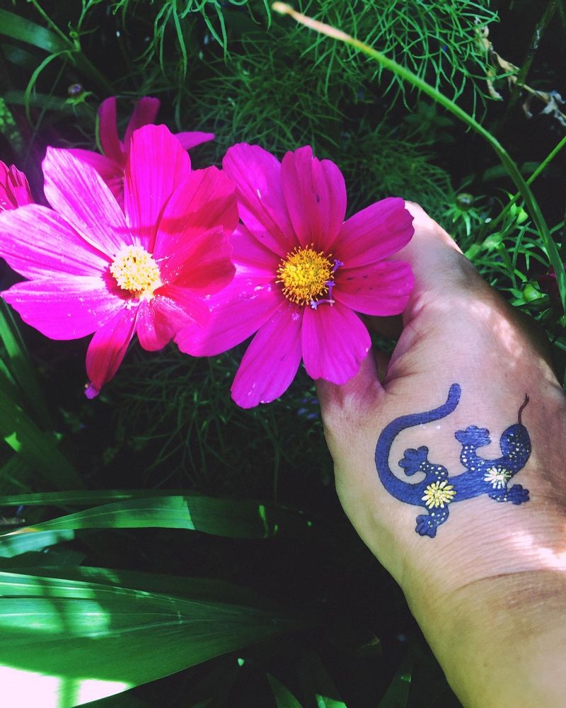 Cadeaux - Tatouages Temporaires - Sur la photo - Tournesol (A6) - ROSIE WONDERS