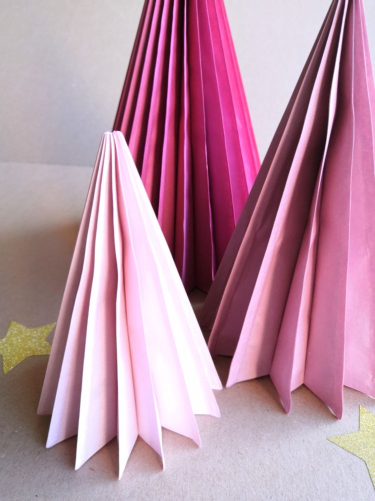 Guirlandes et boules de Noël - Ensemble d'arbres coniques - PAPERHOLIC ALL BOUT PAPER