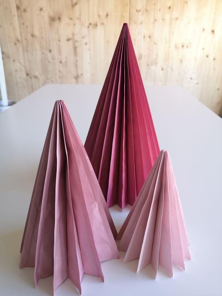 Guirlandes et boules de Noël - Ensemble d'arbres coniques - PAPERHOLIC ALL BOUT PAPER