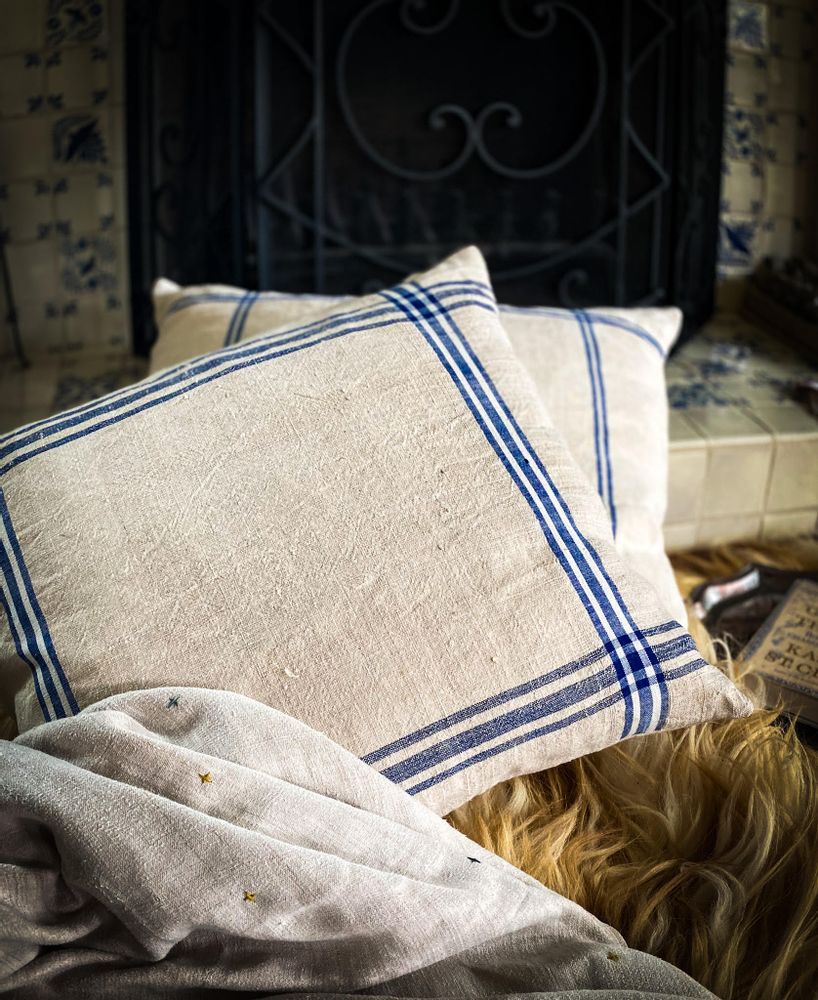 Couettes et oreillers  - Oreiller : chanvre hongrois antique tissé à la main - LINEAGE BOTANICA - THE ART OF WELLBEING