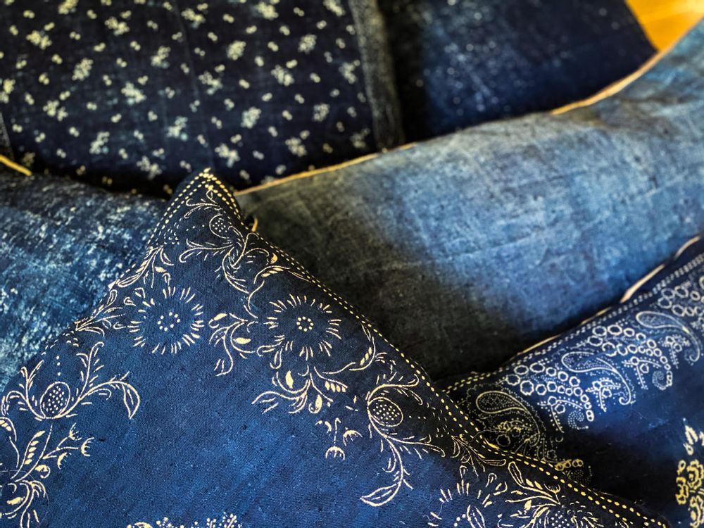 Couettes et oreillers  - Coussin en tissu de chanvre hongrois tissé à la main - LINEAGE BOTANICA - THE ART OF WELLBEING