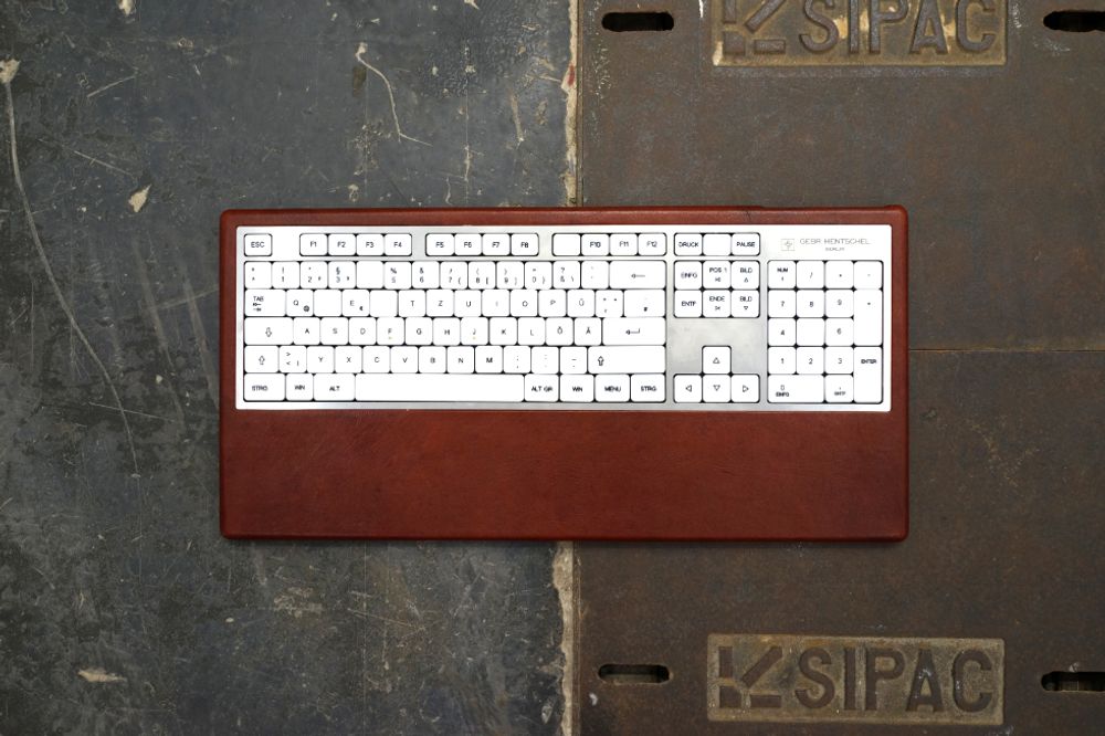 Other smart objects - Computer keyboard - Red leather - GEBR. HENTSCHEL GBR