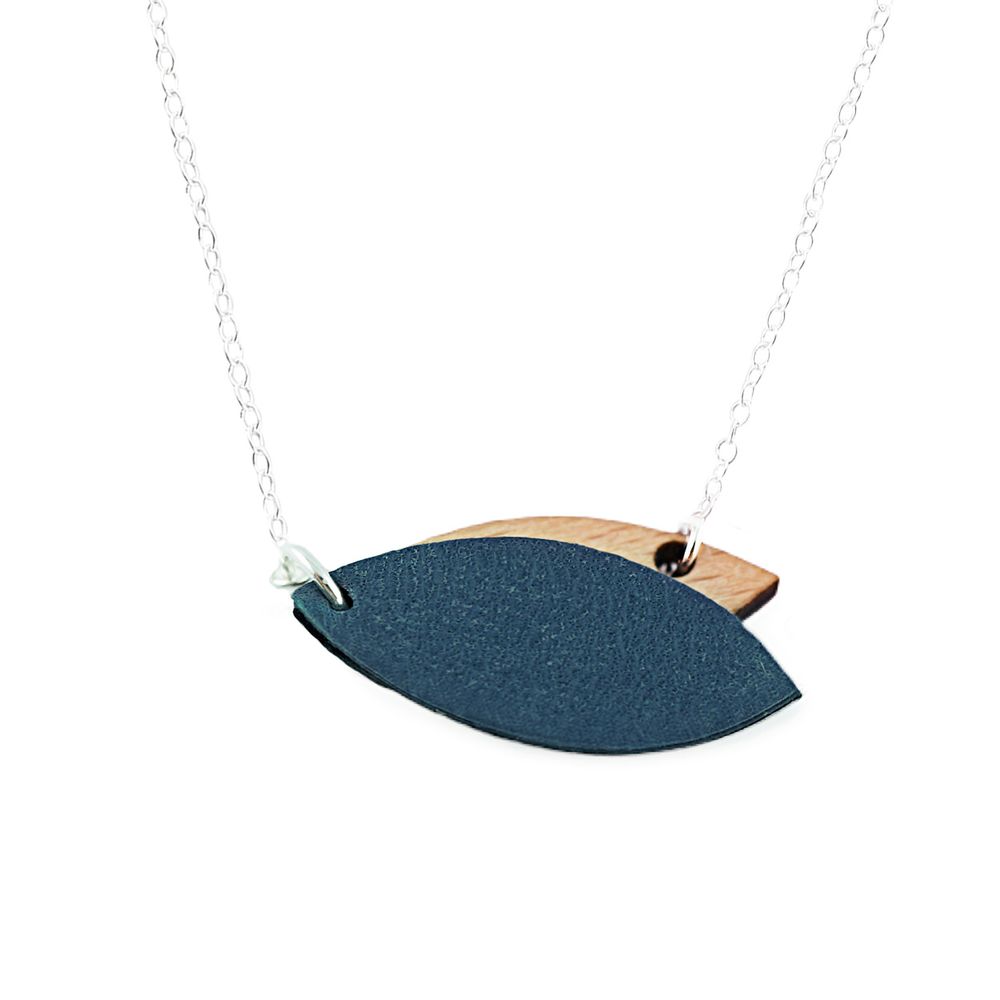Jewelry - PETALE necklace in wood and leather gilded with fine gold - NI UNE NI DEUX BIJOUX