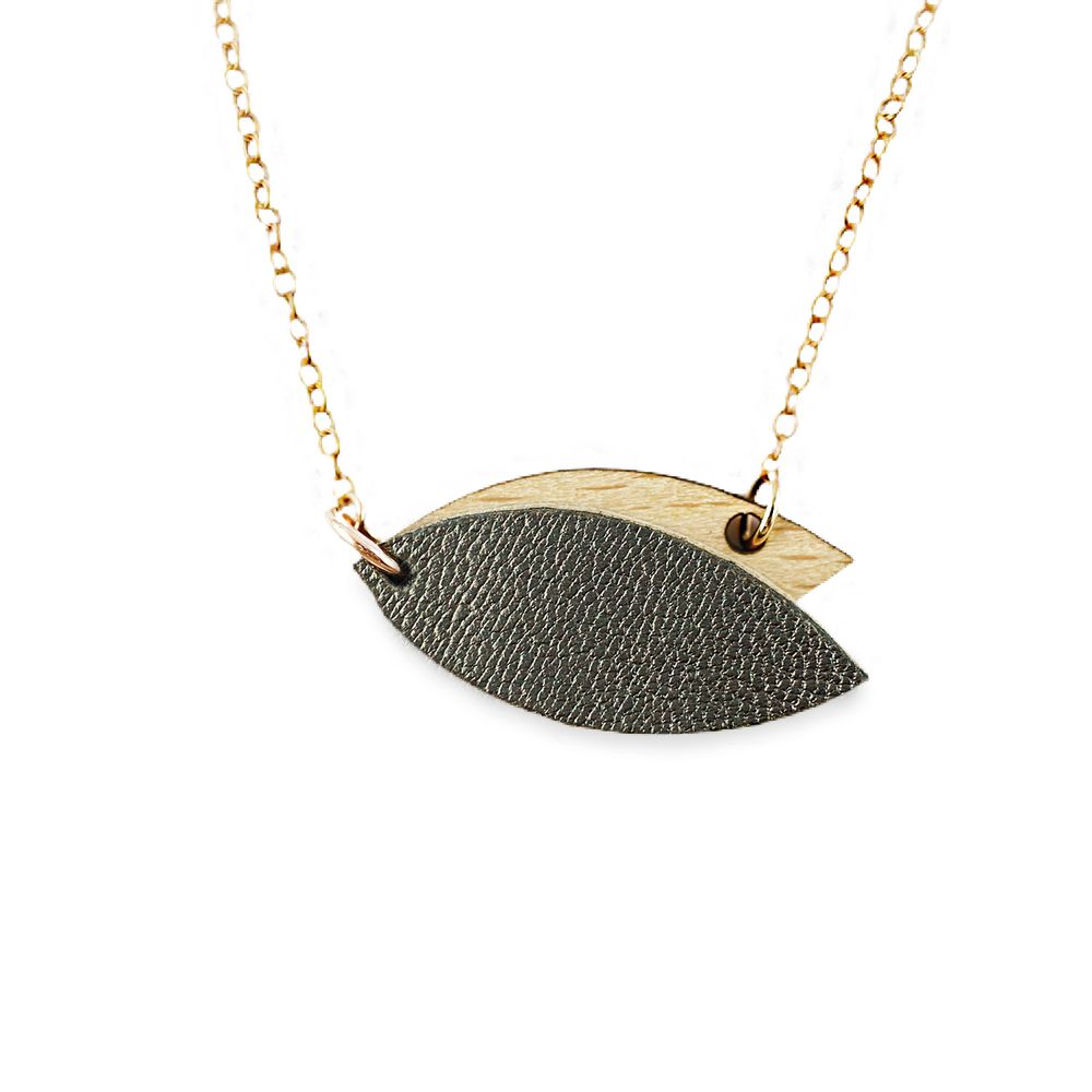 Jewelry - PETALE necklace in wood and leather gilded with fine gold - NI UNE NI DEUX BIJOUX