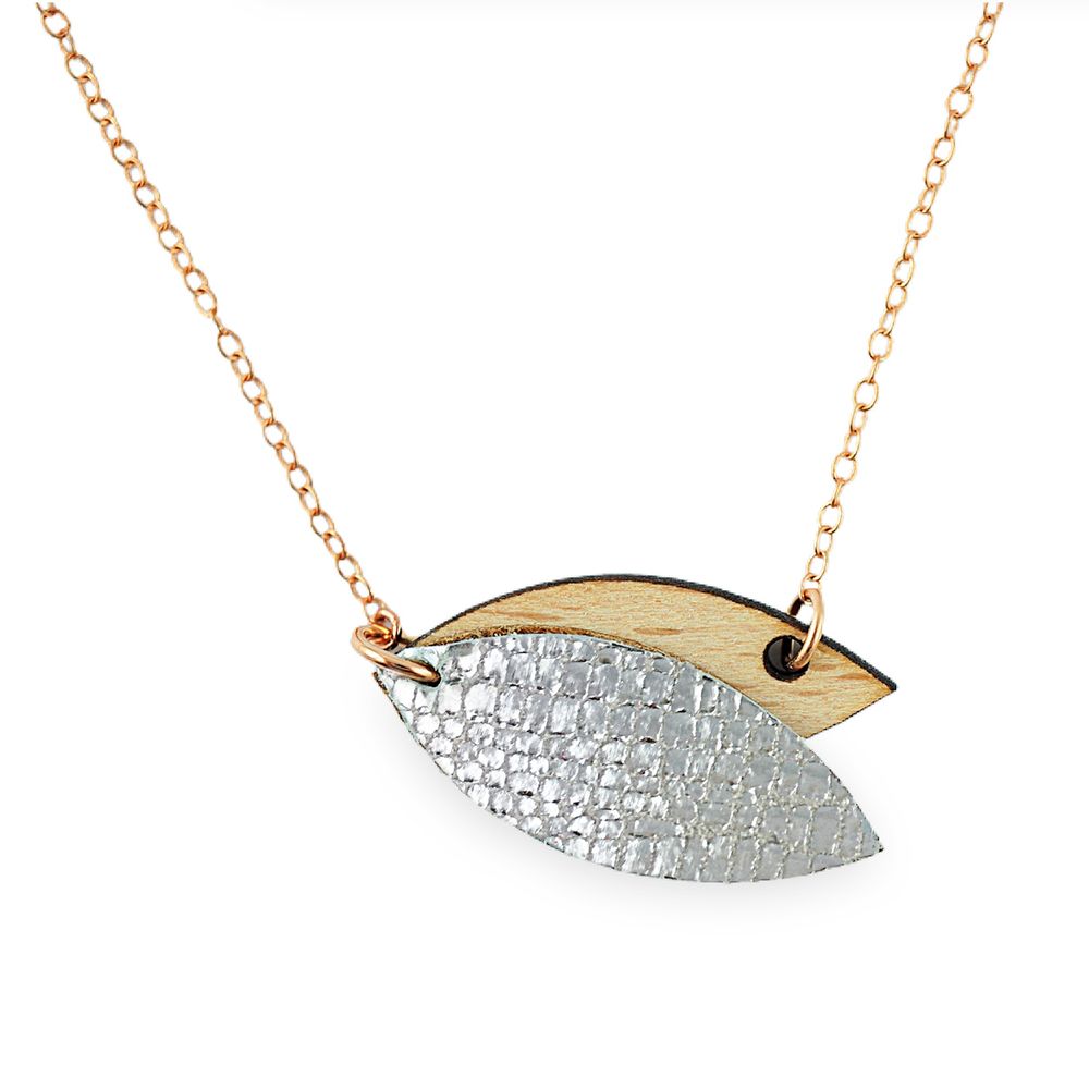Jewelry - PETALE necklace in wood and leather gilded with fine gold - NI UNE NI DEUX BIJOUX
