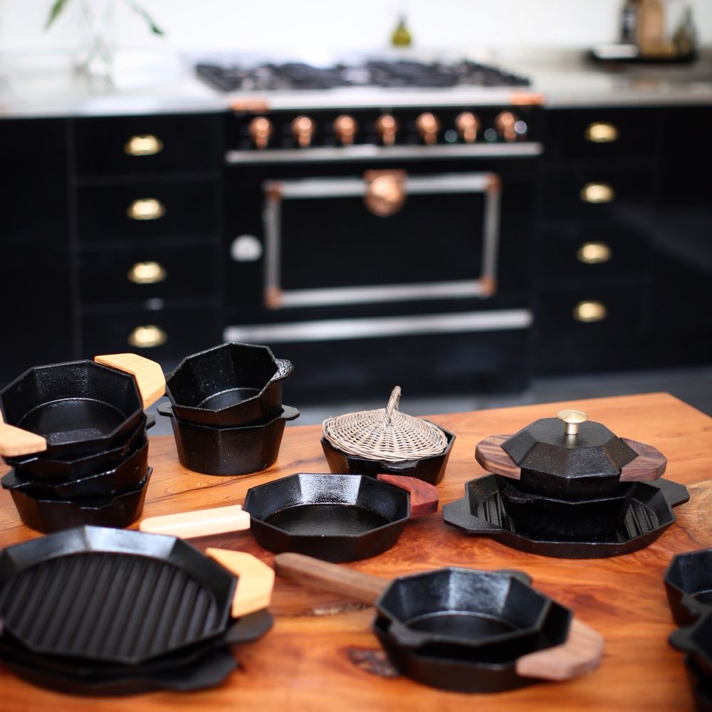 Objets design - Collection Classic  [Pre-Seasoned Cast Iron]  - MOMMY'S POT