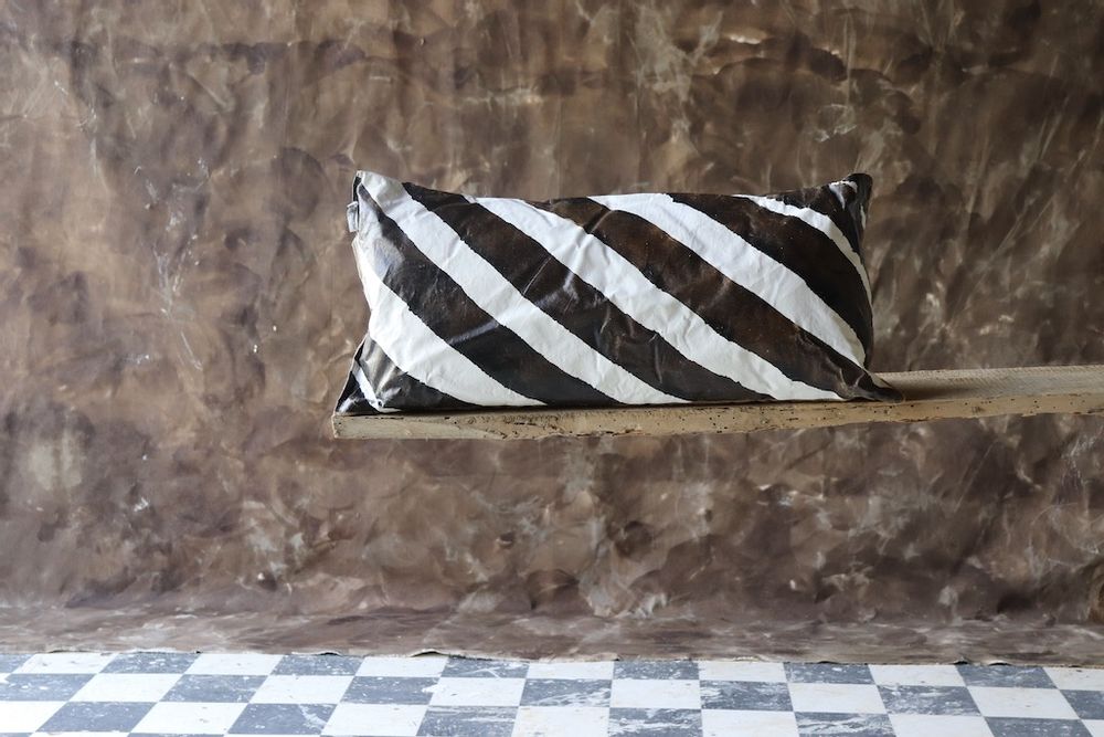 Cushions - ARTIST CUSHION - JUDEE BITUMEN - OUVRAGE