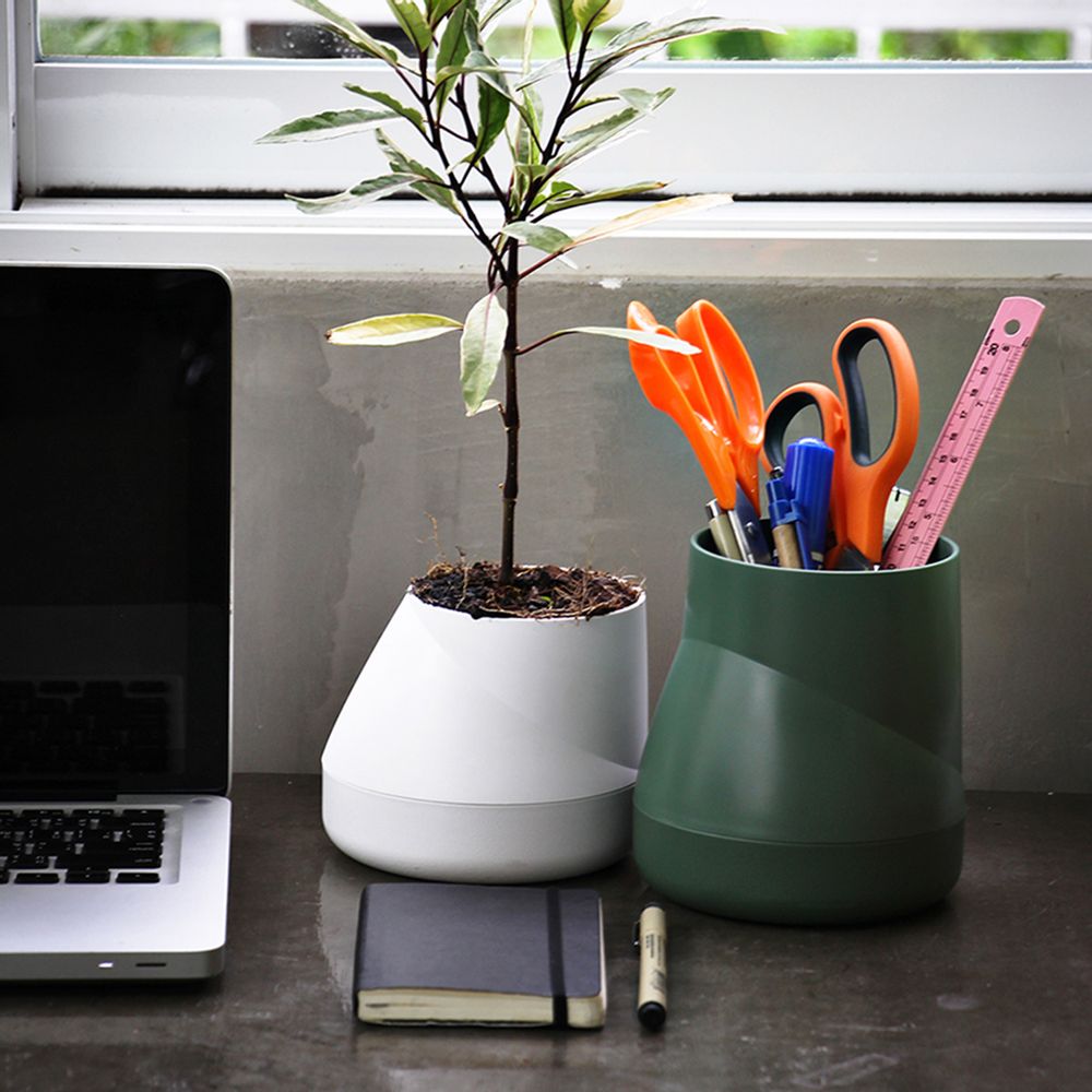 Aménagements pour bureau - Hill Pot : pot de plantes auto-arrosage en plastique recyclé pour jardin intérieur et extérieur - QUALY DESIGN OFFICIAL