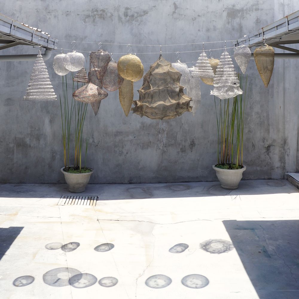 Suspensions - Abat-jour en fil tissé assorti - NYAMAN GALLERY BALI