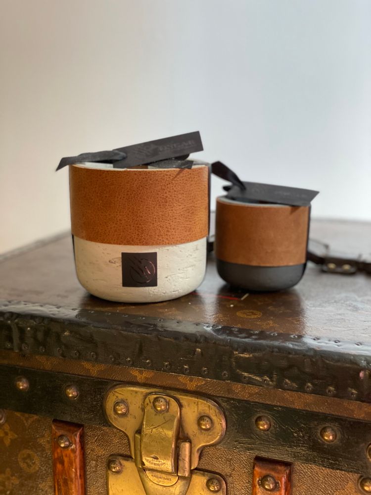 Candles - Leather candle medium - OSCAR LUXURY CANDLES