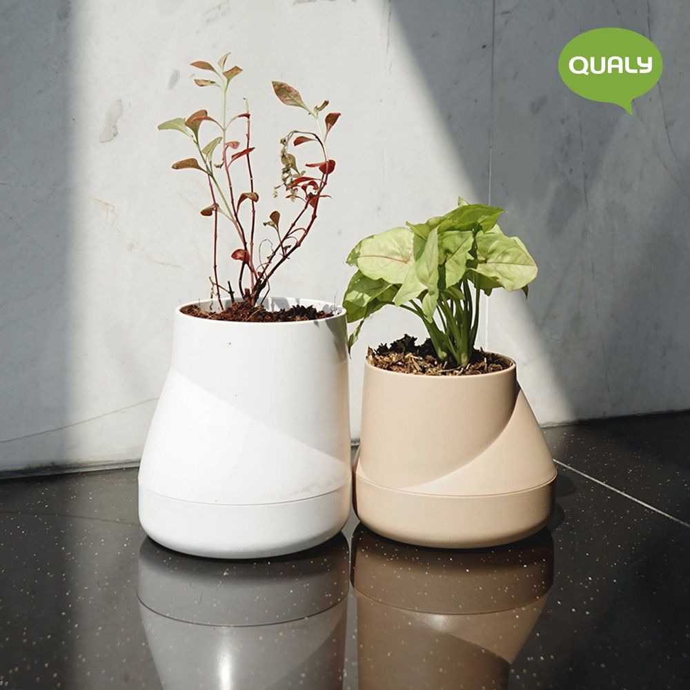 Aménagements pour bureau - Hill Pot : pot de plantes auto-arrosage en plastique recyclé pour jardin intérieur et extérieur - QUALY DESIGN OFFICIAL