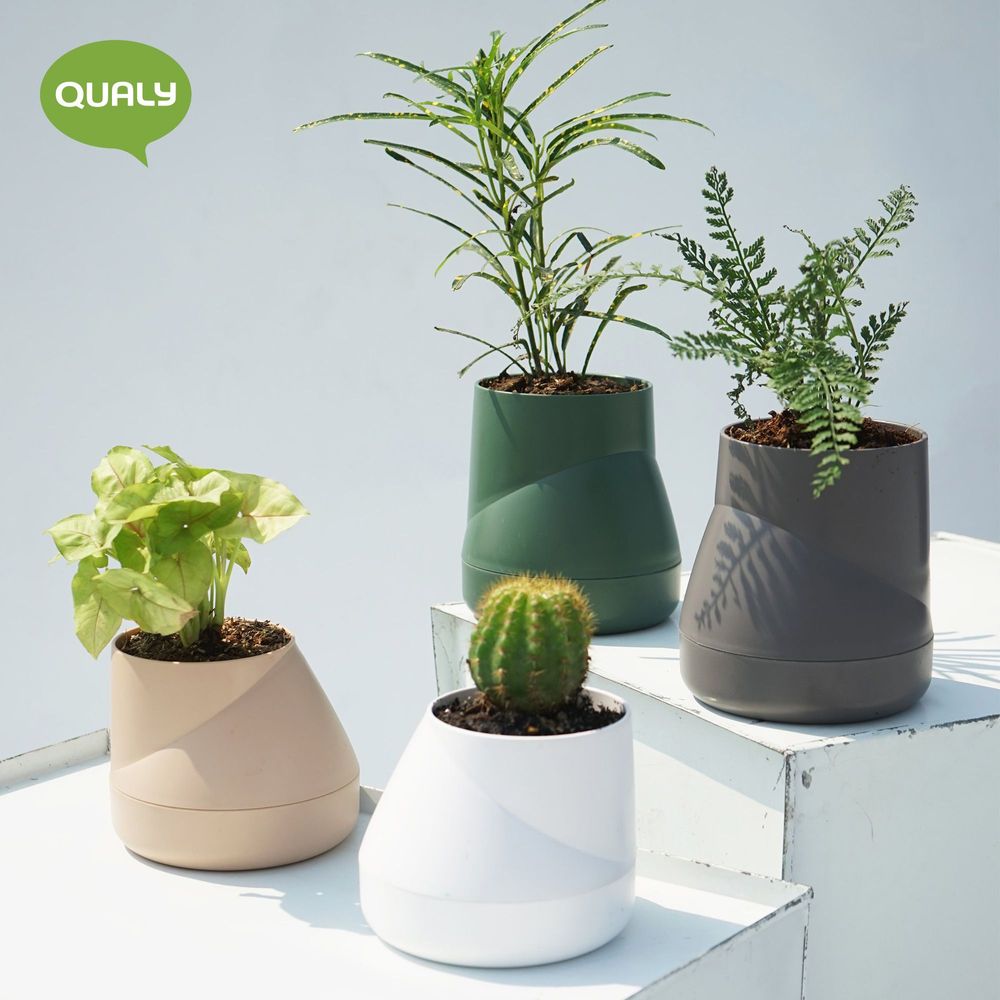 Aménagements pour bureau - Hill Pot : pot de plantes auto-arrosage en plastique recyclé pour jardin intérieur et extérieur - QUALY DESIGN OFFICIAL