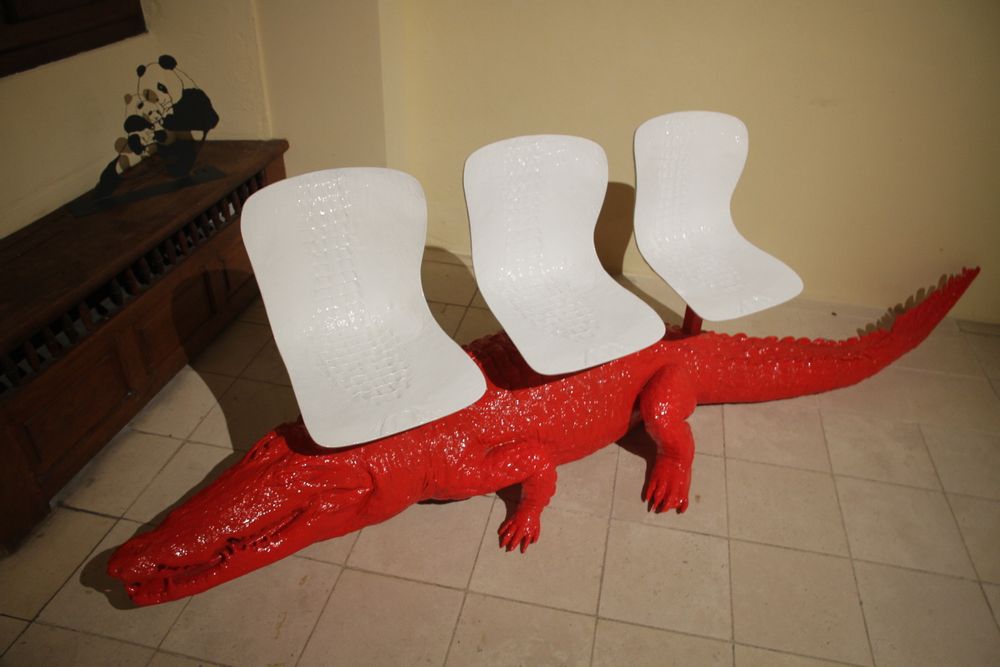 Sculptures, statuettes and miniatures - Furniture “Conversation à 3 on Ensommeille reptile” - MICHEL AUDIARD