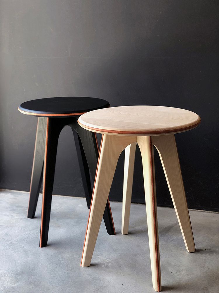 Assises pour bureau - Tabouret ou table d'appoint ASSY - Frêne lasuré noir et cuir orangé - MADEMOISELLE JO