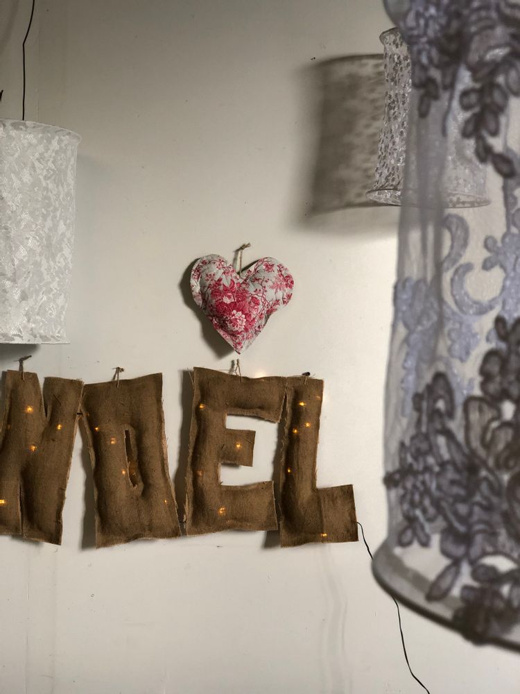 Guirlandes et boules de Noël - Décoration pour Noël et intemporelle  - ROSE VELOURS