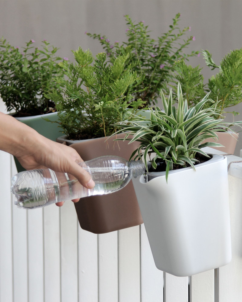 Mobilier et rangements pour bureau - Pixel Pot : pot de plantes auto-arrosage en plastique recyclé pour jardin intérieur et extérieur Équipement de bureau conteneur - QUALY DESIGN OFFICIAL