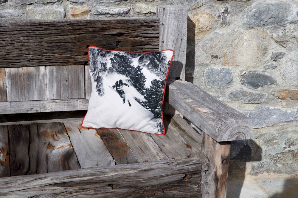 Coussins - Coussins 40*40 Collection Rouge et Noir Collection Christian Arnal - COAST AND VALLEY, UNE MARQUE DE LA SARL MYDITEX COMPANY