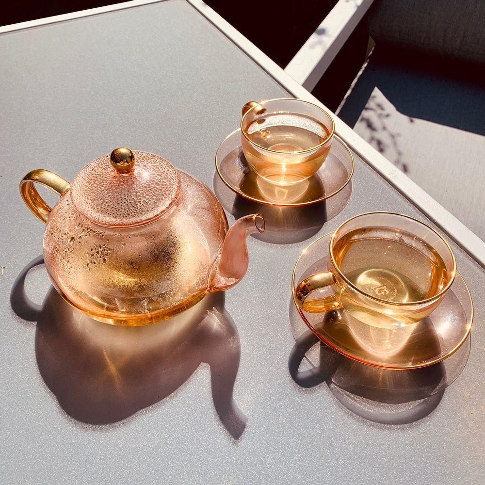 Cadeaux - Lot de 2 tasses à thé et soucoupe en verre rose - CRISTINA RE