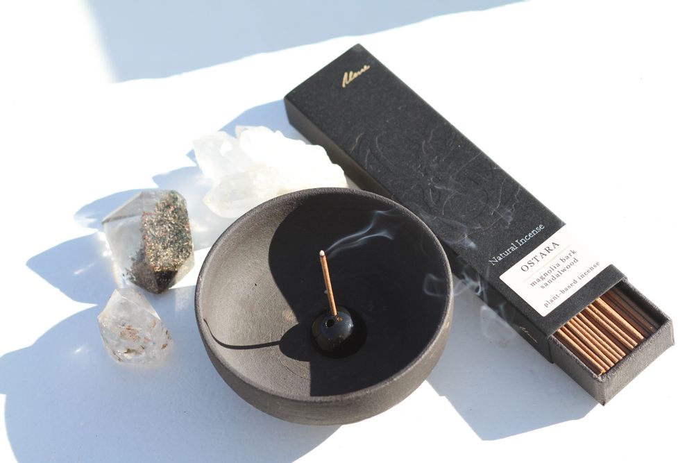 Design objects - Ostara (magnolia bark, sandalwood) Plant-based Incense Sticks - UME