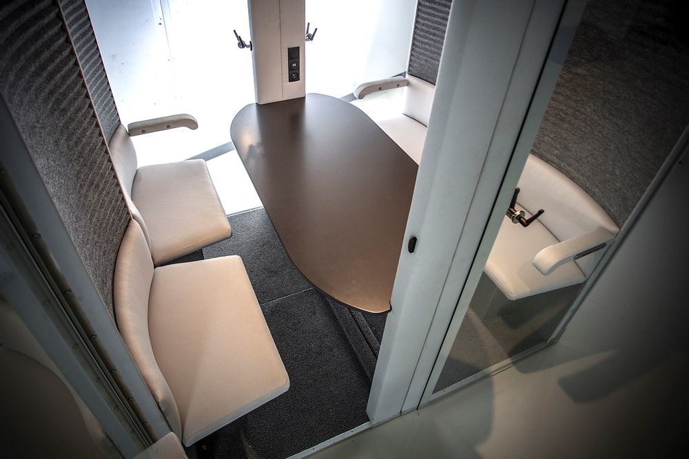 Aménagements pour bureau - Meuble Box de réunion - EVAVAARADESIGN