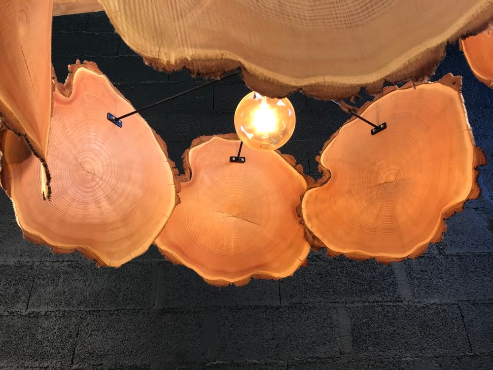 Objets de décoration - lustre en tranches de bois - DECO-NATURE