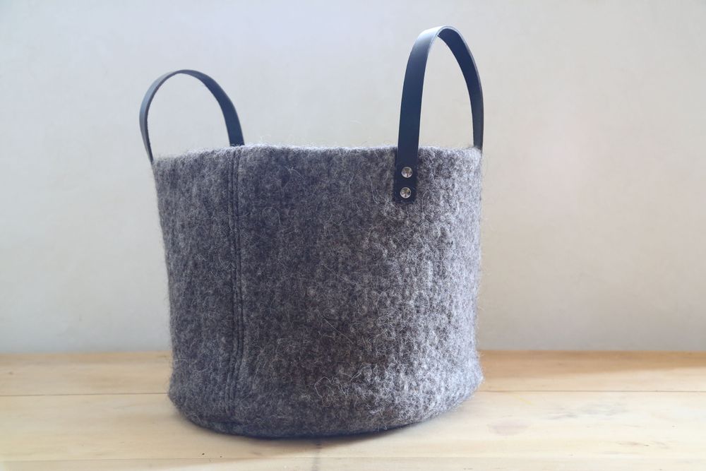 Laundry baskets - Round Wool Felt Basket - HL- HELOISE LEVIEUX