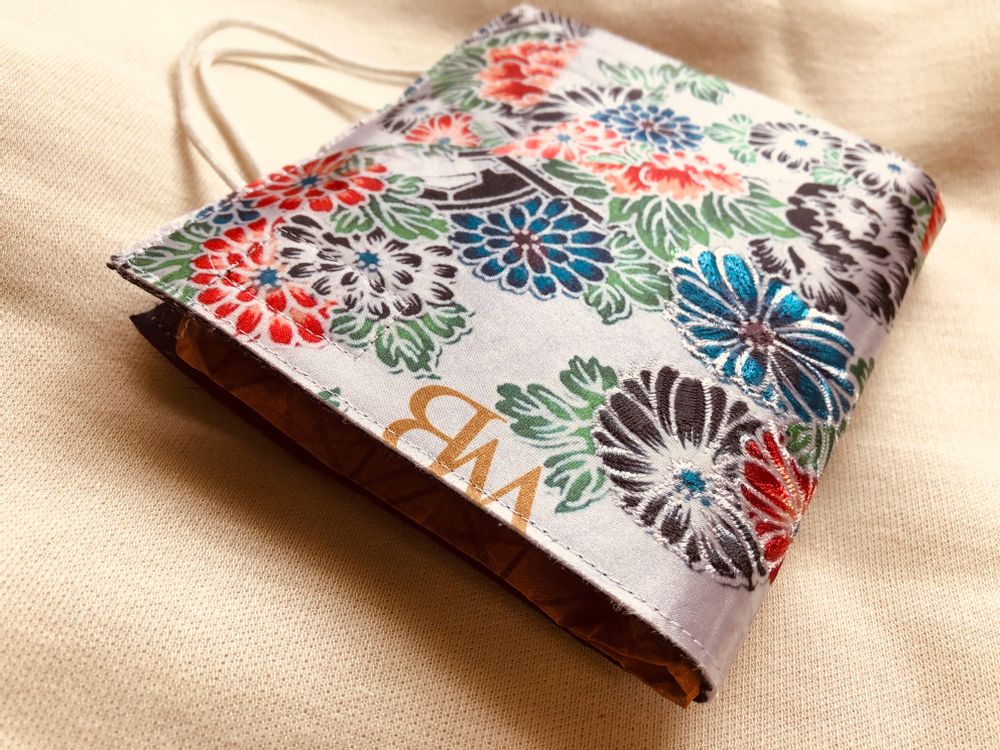 Petite maroquinerie - Broderie motif original masque et étui - WABI WORLD