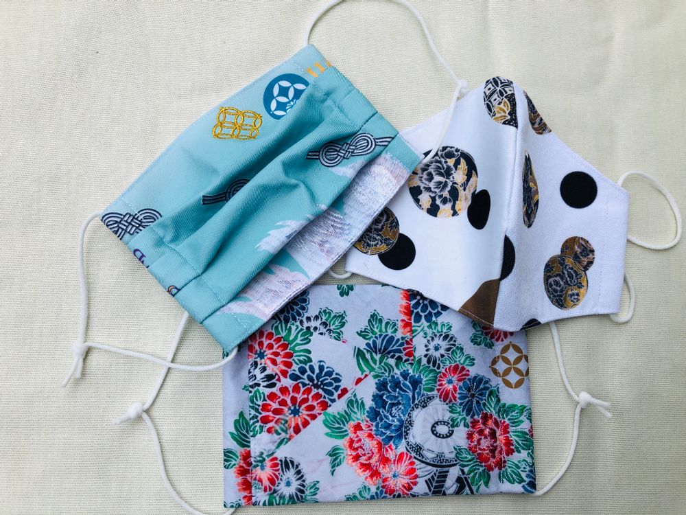 Petite maroquinerie - Broderie motif original masque et étui - WABI WORLD