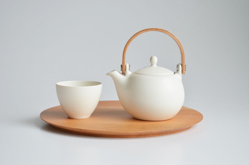 Ceramic - YUI teapot with natural wood handle (330ml, 600 ml) - SALIU