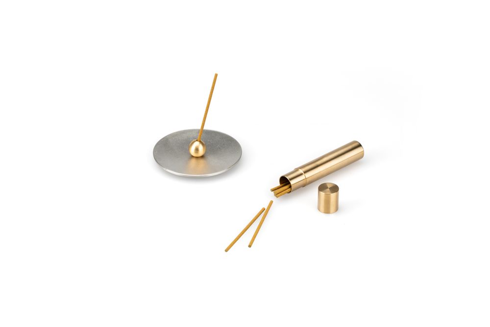 Objets de décoration - Brûleur d'encens laiton/étain - rond - avec bâtonnets d'encens - NOUSAKU