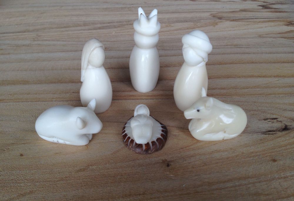 Guirlandes et boules de Noël - Crèche 6 personnages - TAGUA AND CO