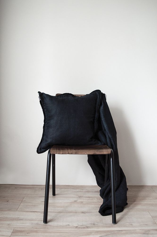 Fabric cushions - nigrum cushion - LINOO