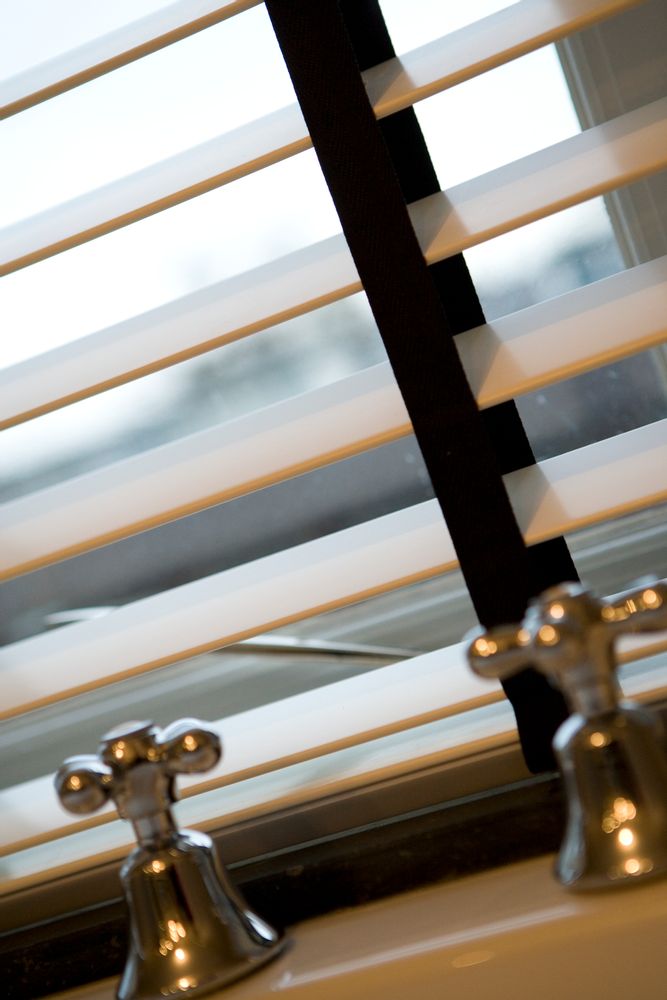Curtains and window coverings - JASNO BLINDS - Venetian blind wood in the bathroom, kitchen or spa - JASNO