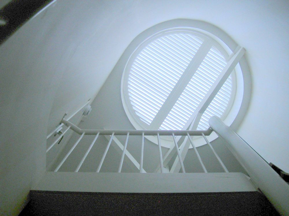 Objets design - JASNO SHUTTERS - volet intérieur à persiennes orientables en verrière et puit de lumière - JASNO